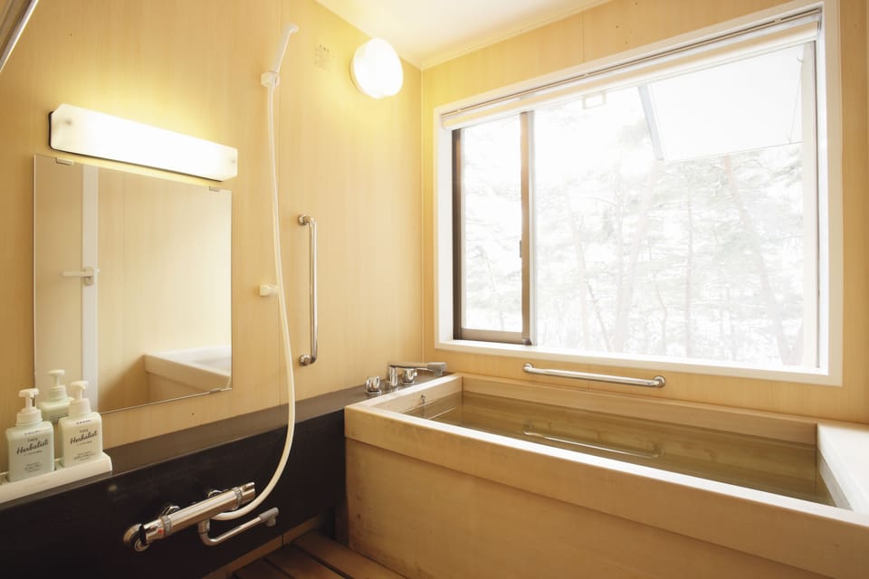 Japanese-style Room | Bathroom | Separate tub and shower, deep soaking tub, free toiletries, hair dryer