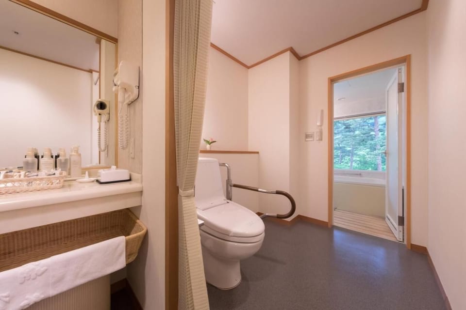 Twin Room | Bathroom | Separate tub and shower, deep soaking tub, free toiletries, hair dryer