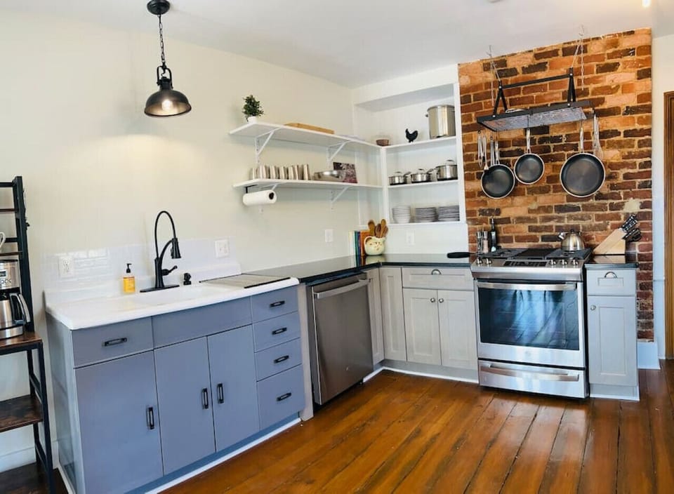 Gourmet kitchen