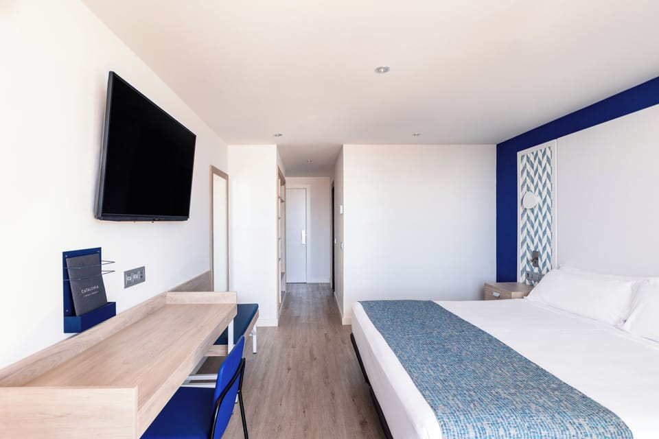 In-room safe, desk, free WiFi, bed sheets