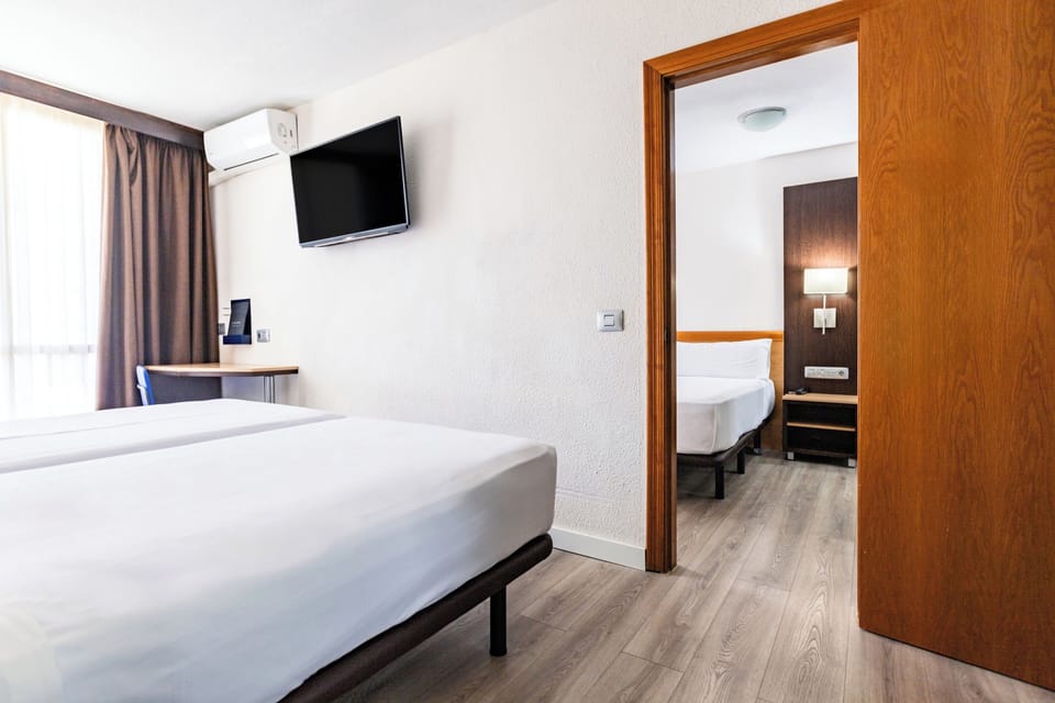 In-room safe, desk, free WiFi, bed sheets