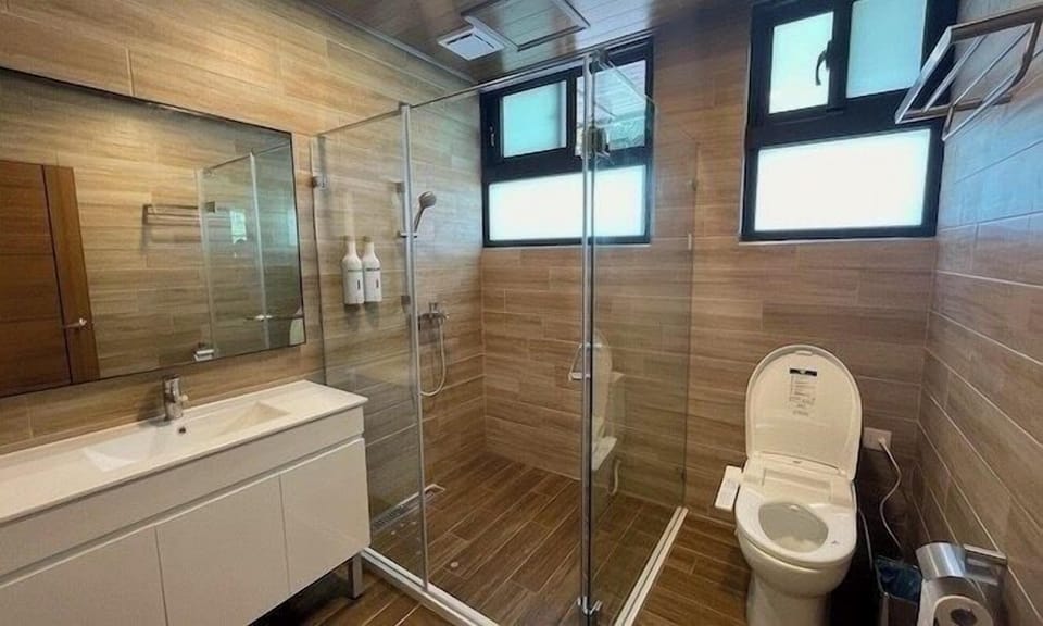 Twin Room | Bathroom | Shower, rainfall showerhead, hair dryer, towels