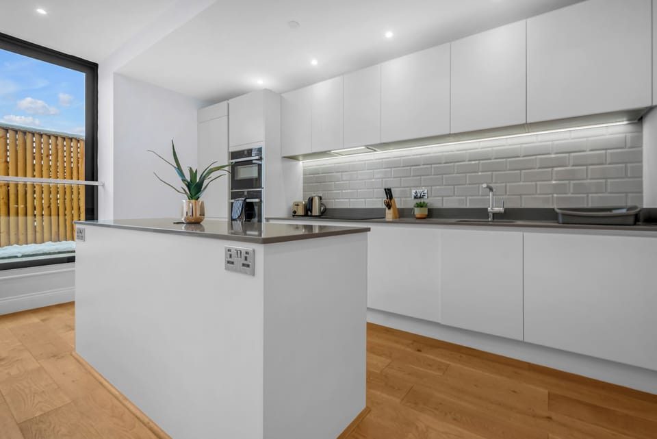 Standard Apartment, 3 Bedrooms, Non Smoking, Kitchenette | Private kitchen | Full-size fridge, microwave, oven, dishwasher
