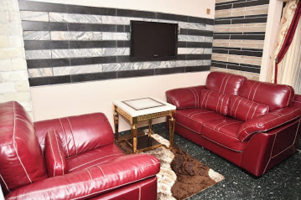 Room, 1 Bedroom, Accessible, Smoking | Living area