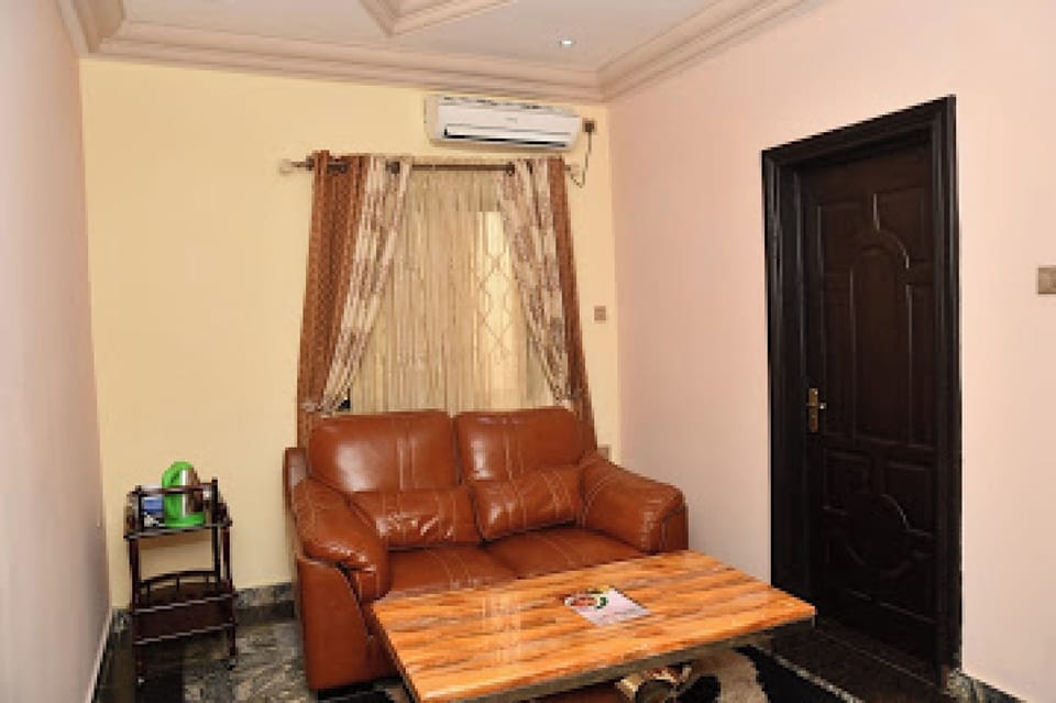 Room, 1 Bedroom, Accessible, Smoking | Living area