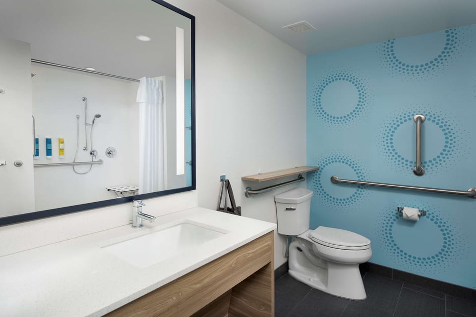 Room, 2 Queen Beds, Accessible (Roll-In Shower) | Bathroom shower