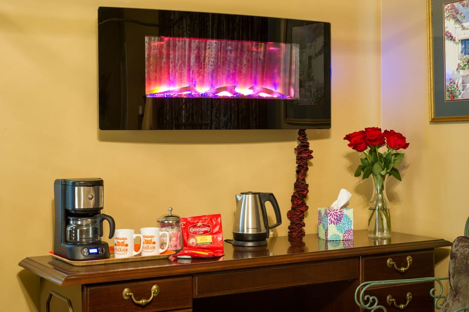 Escape Room | 1 bedroom, Egyptian cotton sheets, premium bedding, pillowtop beds