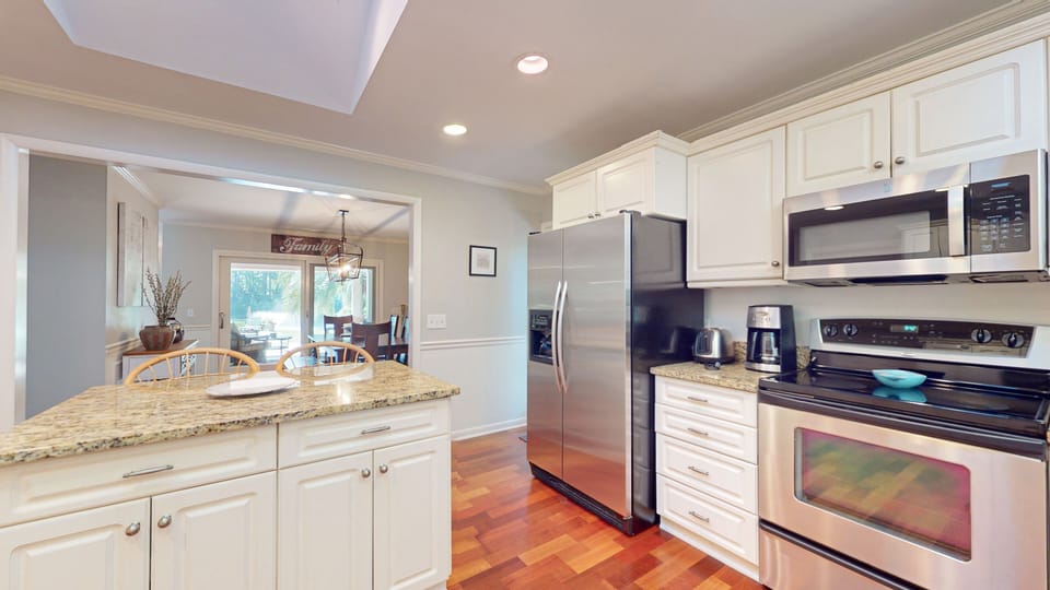 Fully Stocked Kitchen