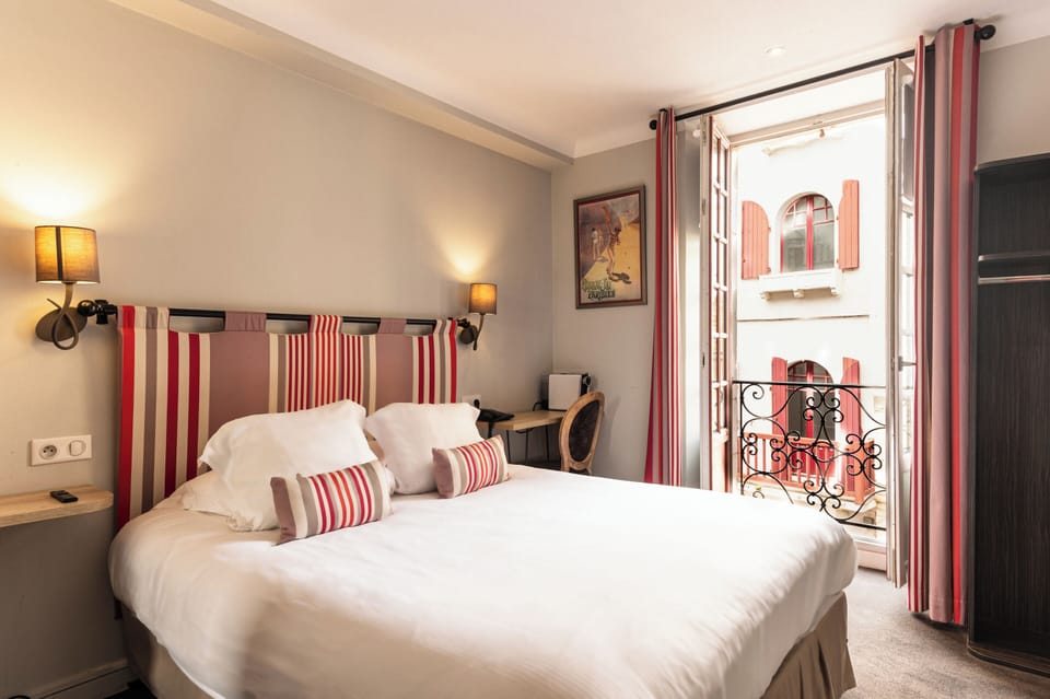 Standard Double Room, 1 Double Bed | Premium bedding, minibar, individually decorated, individually furnished