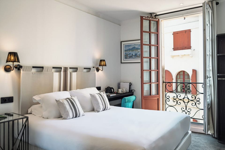 Standard Double Room, 1 Double Bed | Premium bedding, minibar, individually decorated, individually furnished