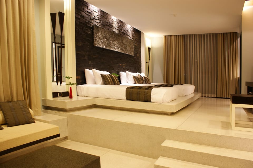 Minibar, in-room safe, soundproofing, free cribs/infant beds