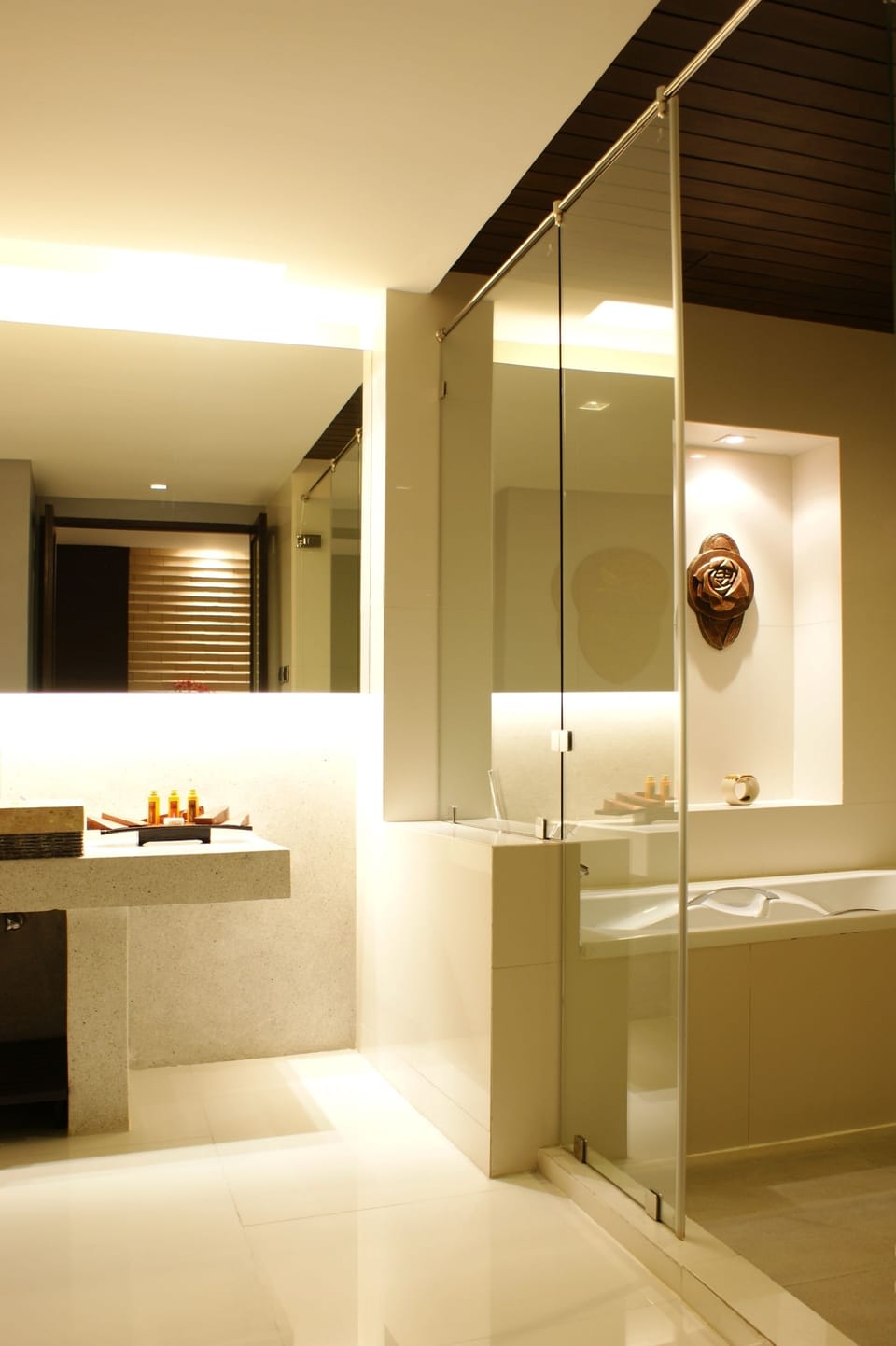 Villa with Garden View (2nd Floor) | Bathroom | Separate tub and shower, hair dryer, bathrobes, slippers
