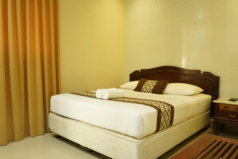 Standard Room | Premium bedding, in-room safe, desk, soundproofing