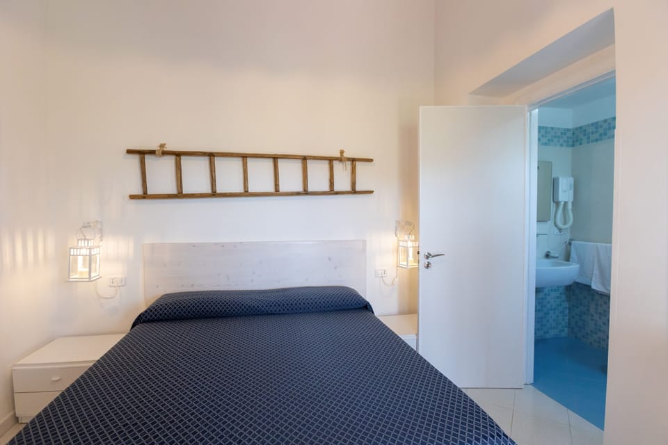 Double or Twin Room | Interior detail