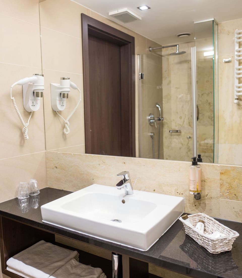 Shower, free toiletries, hair dryer, towels