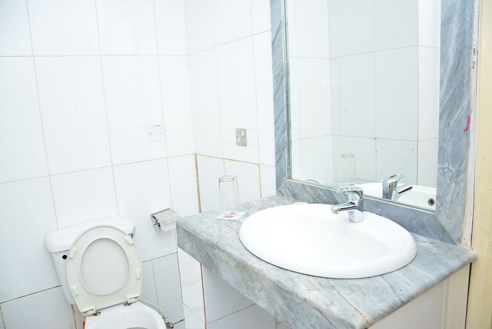 Room, 1 Bedroom, Accessible, Smoking | Bathroom