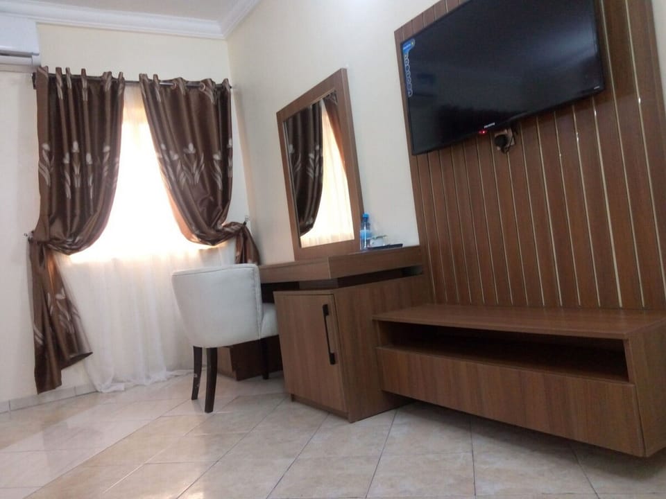 Room, 1 Bedroom, Accessible, Smoking | Room amenity
