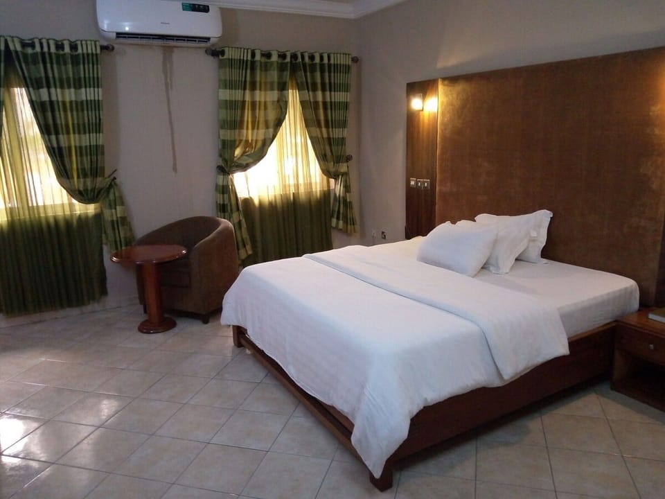 Room, 1 Bedroom, Accessible, Smoking | 2 bedrooms