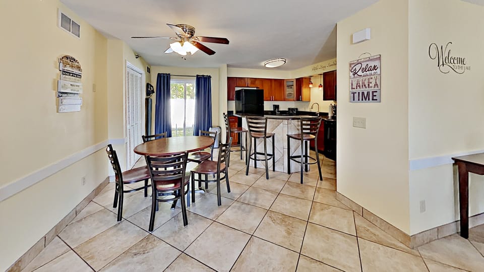 Standard Condo, 2 Bedrooms | In-room dining