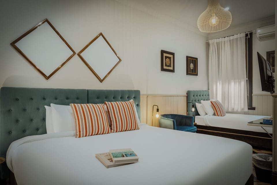 Deluxe Triple Room | In-room safe, iron/ironing board (on request), WiFi (free), bed sheets