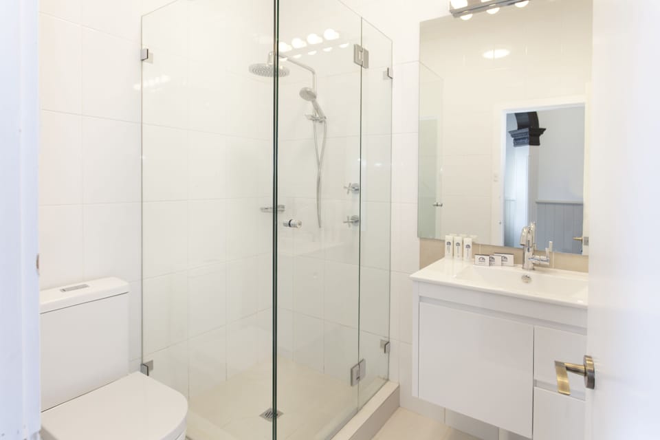 Cremorne Point Manor Bed and Breakfast in Sydney