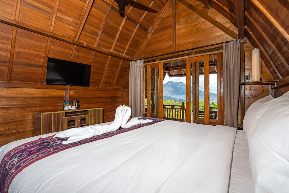 Deluxe Double Room, Mountain View | Desk, free WiFi, bed sheets