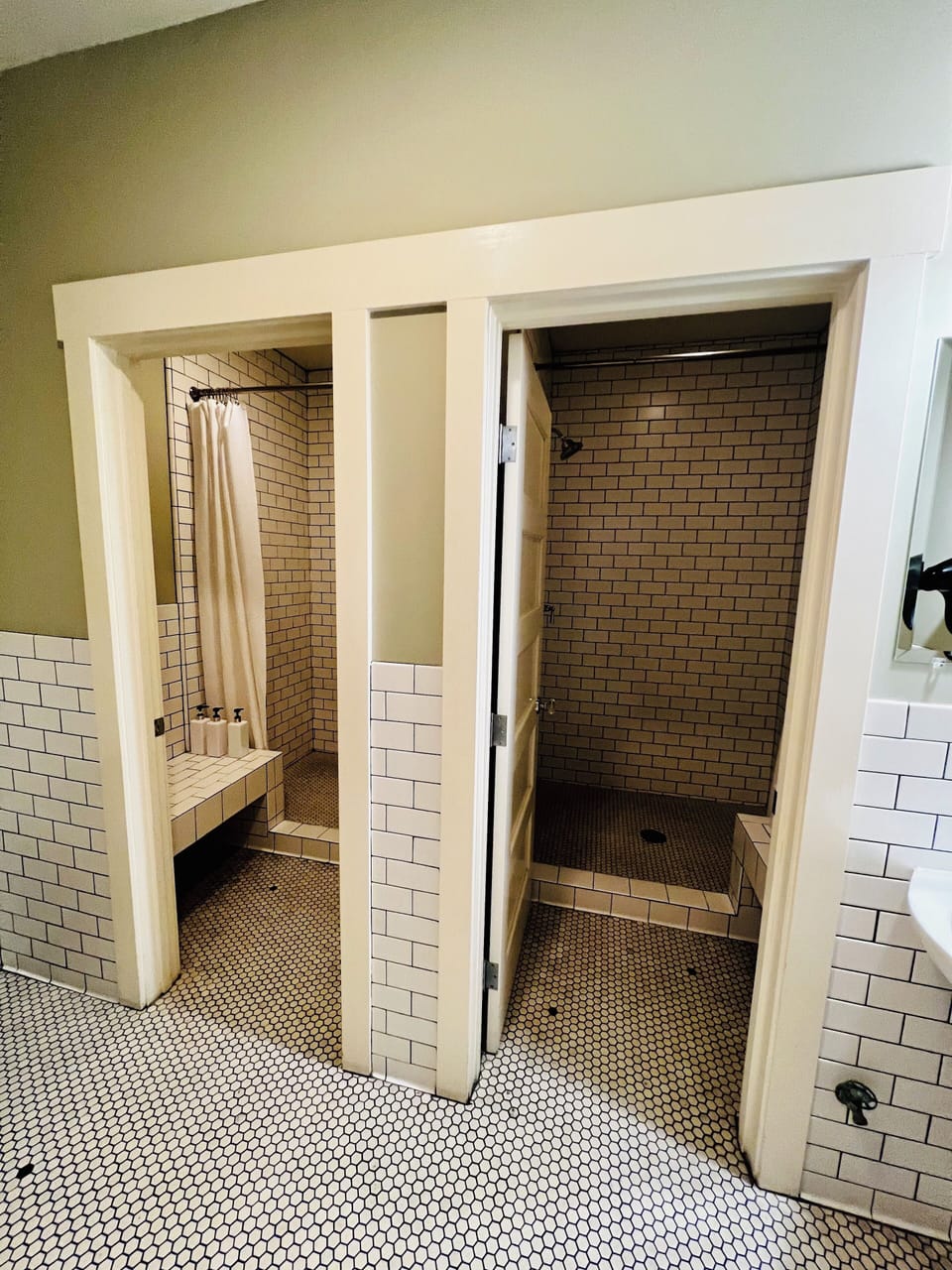 Standard Room, 1 Queen Bed, Shared Bathroom | Bathroom | Hair dryer, towels