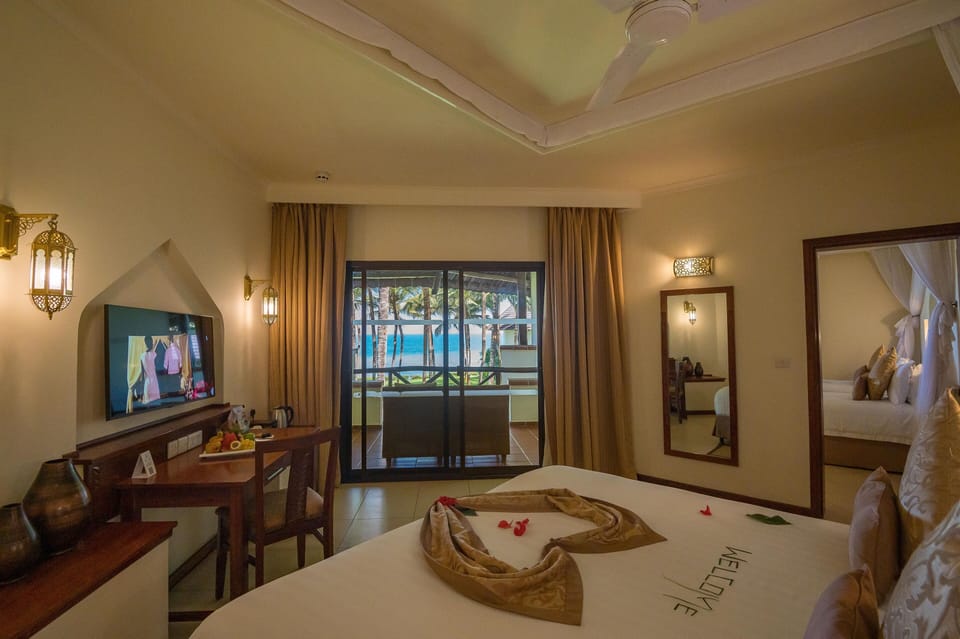 Superior Room, 1 King Bed | Premium bedding, down comforters, memory foam beds, minibar