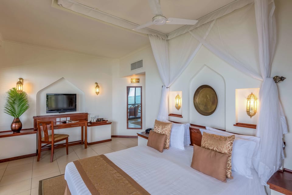 Room, 1 King Bed (Garden) | Premium bedding, down comforters, memory foam beds, minibar