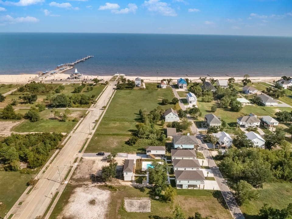 Areal view of the property to the beach