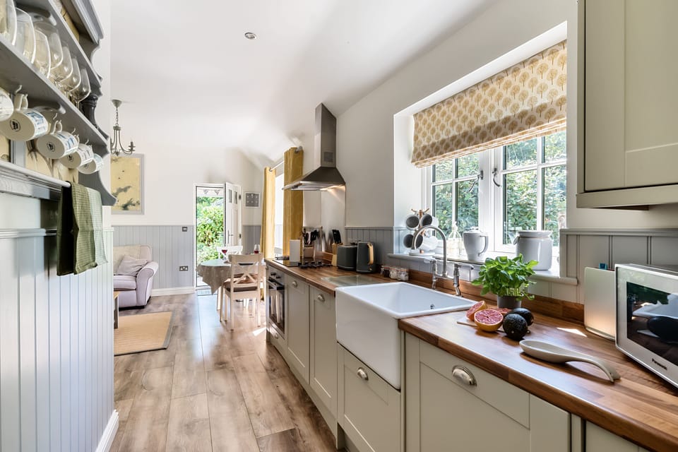 Stable Cottage: The kitchen provides everything you need for preparing tasty meals and snacks