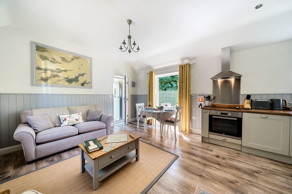 Stable Cottage: Light-filled open-plan accommodation