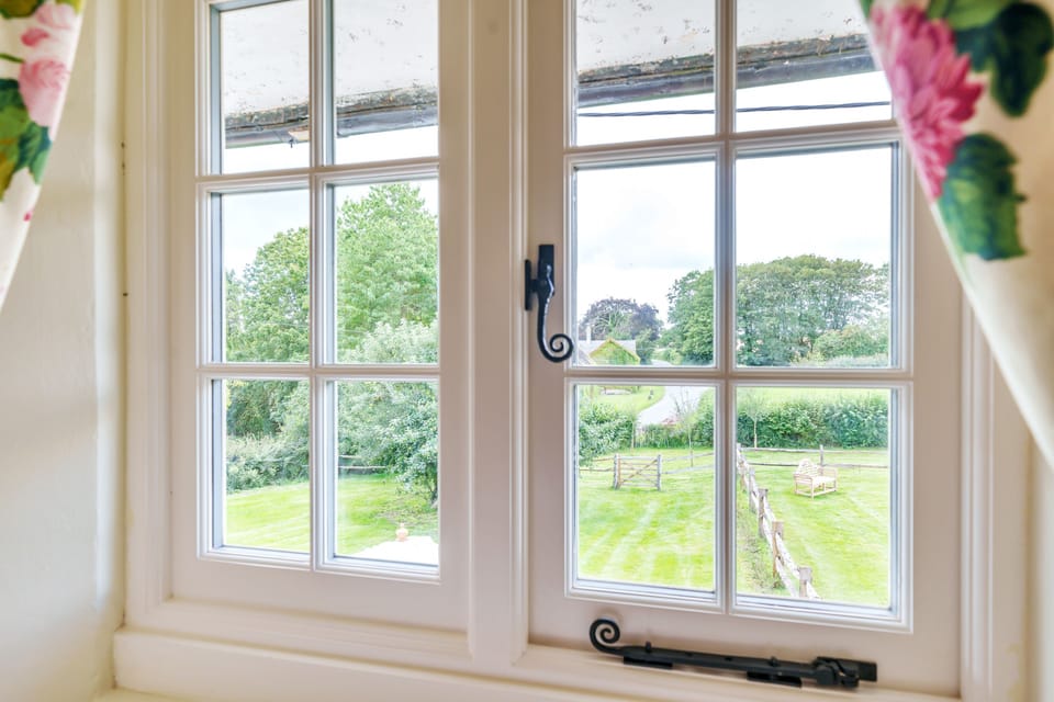 Cosy Cottage, Chebbard, Dorchester: With beautiful rural views all around