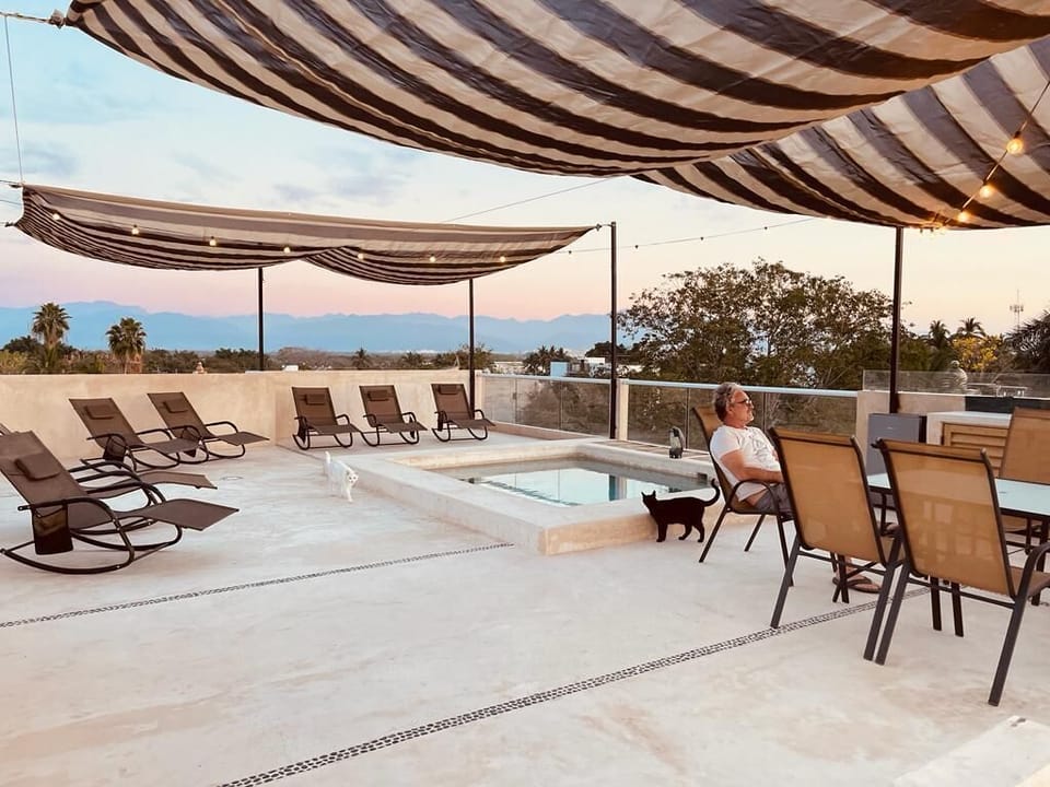 Rooftop, pool, sun deck, grilling area