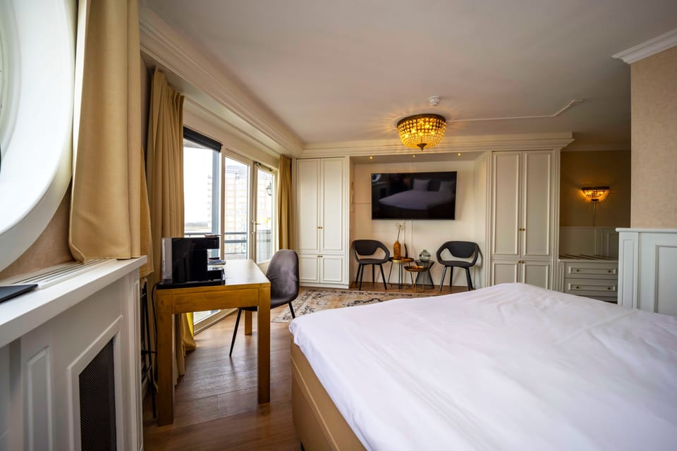 Junior Suite | Premium bedding, pillowtop beds, in-room safe, desk