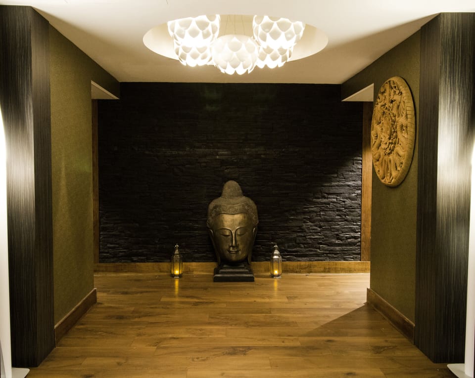 Couples treatment rooms, sauna, body treatments, aromatherapy