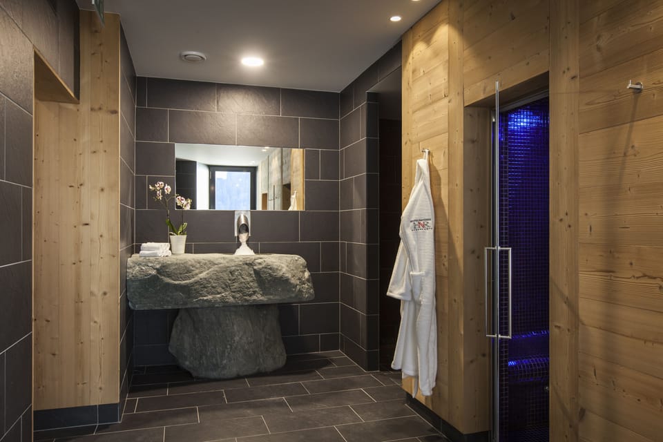 Sauna, hot tub, steam room, Turkish bath, body treatments