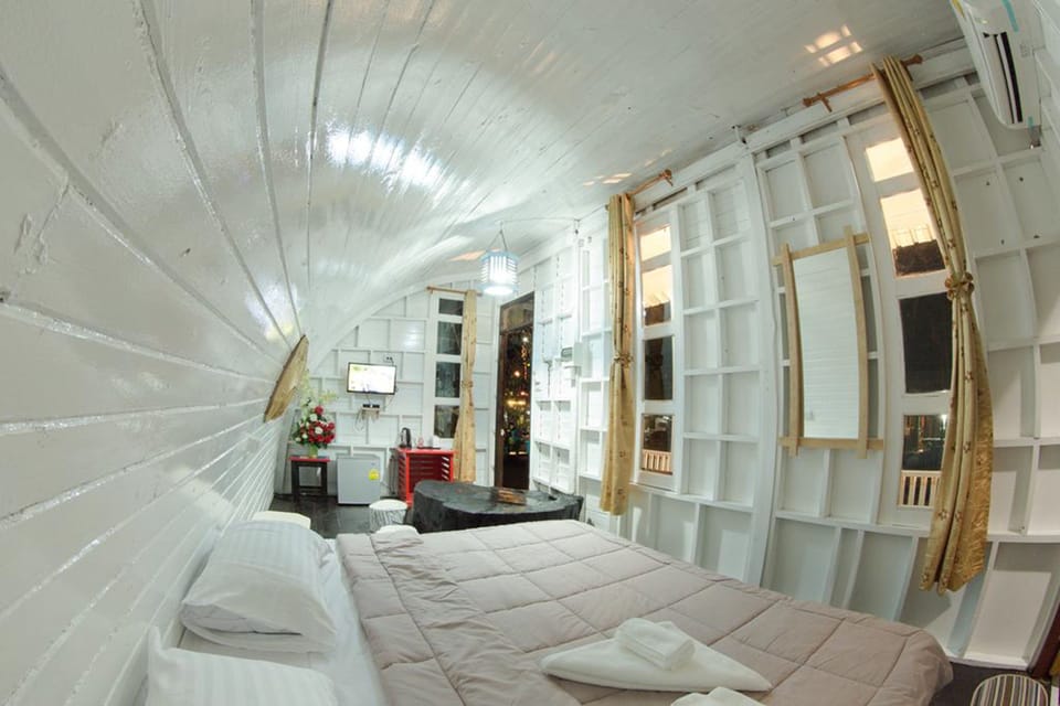 Chalet River View | Minibar, in-room safe, desk, WiFi (free)