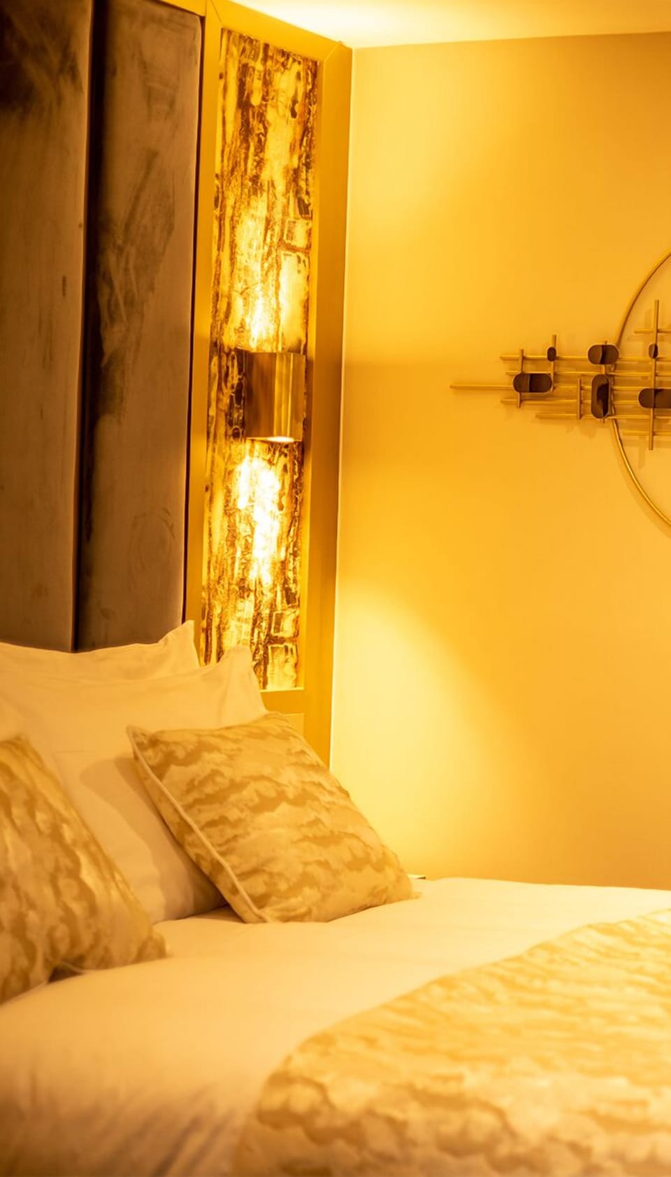 Standard Room, 1 King Bed | Premium bedding, minibar, free WiFi, bed sheets