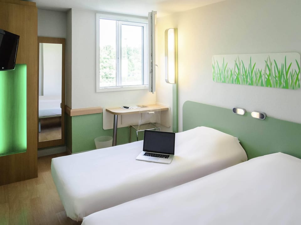 Twin Room, 2 Twin Beds | Desk, soundproofing, free WiFi