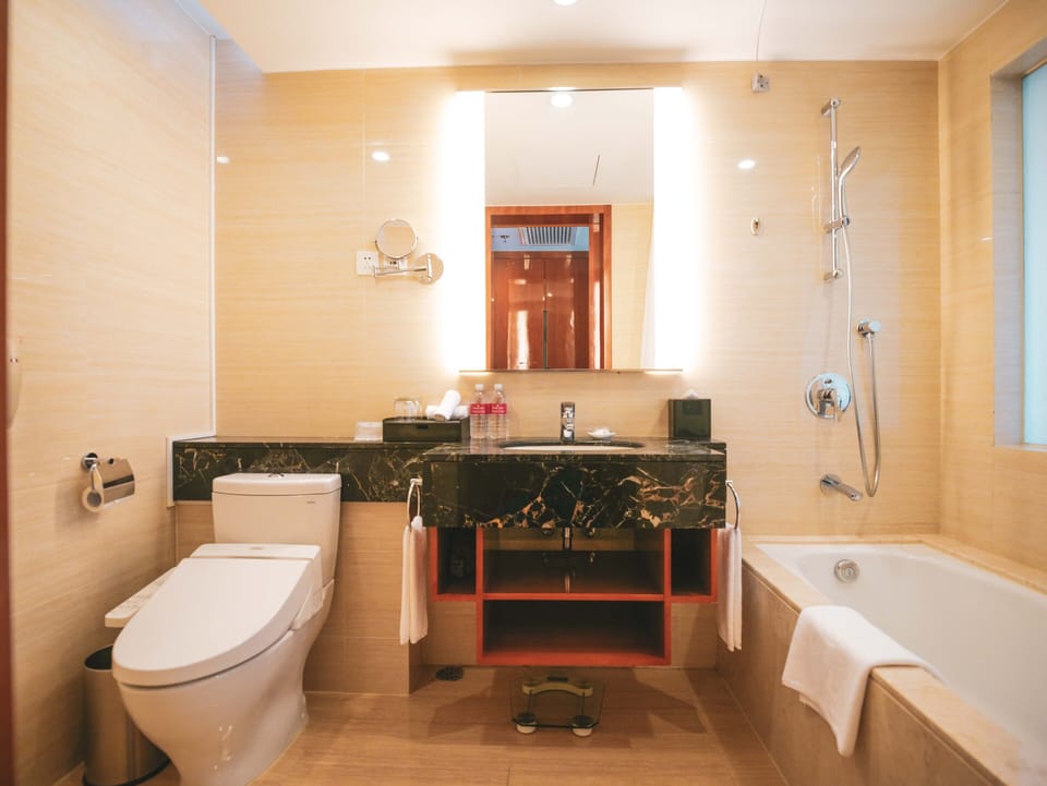 Executive Room, 2 Twin Beds, Non Smoking | Bathroom | Free toiletries, hair dryer, bathrobes, towels
