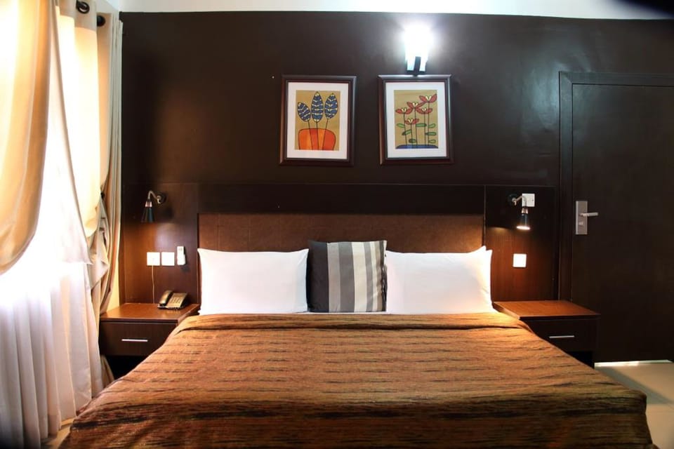 Standard Room | 1 bedroom, in-room safe, individually decorated, individually furnished