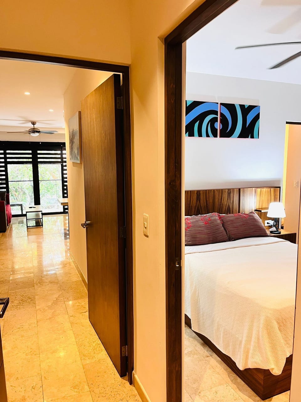 2 bedrooms, pillowtop beds