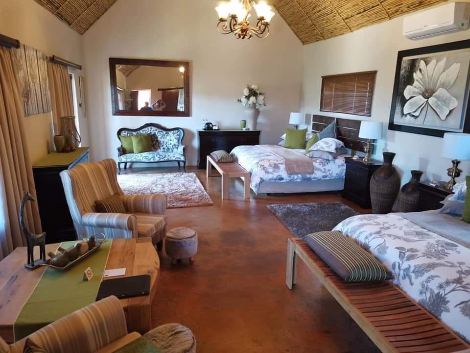 Executive Suite | Hypo-allergenic bedding, individually decorated, individually furnished