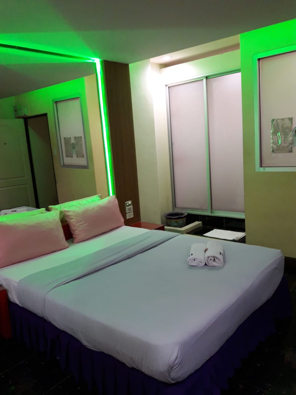 Standard Double Room | Desk, WiFi (free)