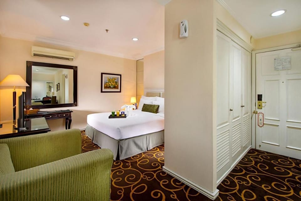 Minibar, in-room safe, desk, iron/ironing board (on request)