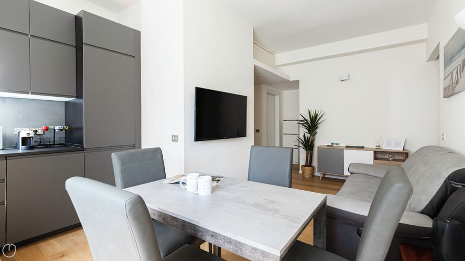 Apartment (2 Bedrooms) | Front of property