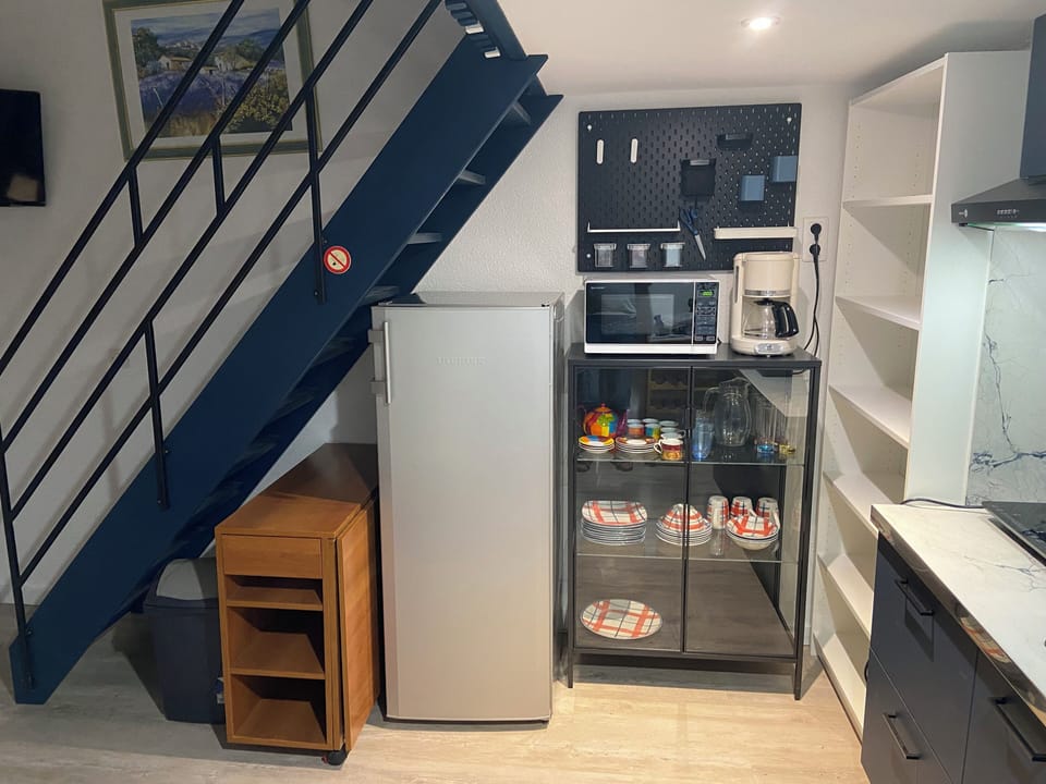 Gîte Duplex (5 personnes) Type C Mazet 33 | Private kitchen | Microwave, stovetop, coffee/tea maker, electric kettle