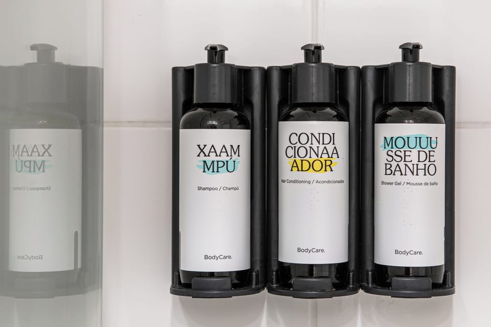 Premium Room Queen | Bathroom | Shower, rainfall showerhead, free toiletries, hair dryer