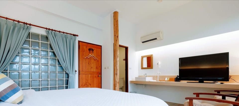 Deluxe Double Room, 2 Bedrooms | 4 bedrooms, premium bedding, down comforters, pillowtop beds